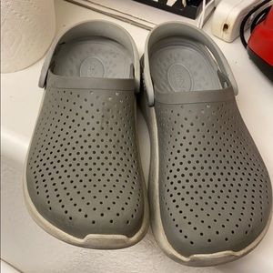 Men’s 5 women’s 7 crocs
